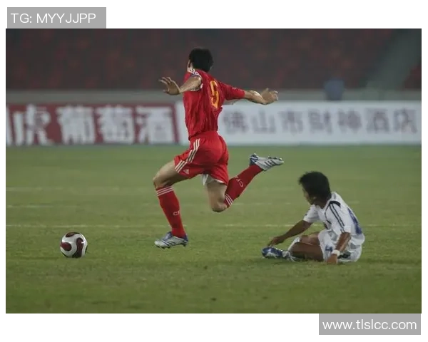 足球球星情感世界：从场上争锋到场外柔情的心路历程